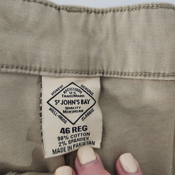 Men's Tan Cargo Shorts, Size 46 Reg - Picture 3 of 6